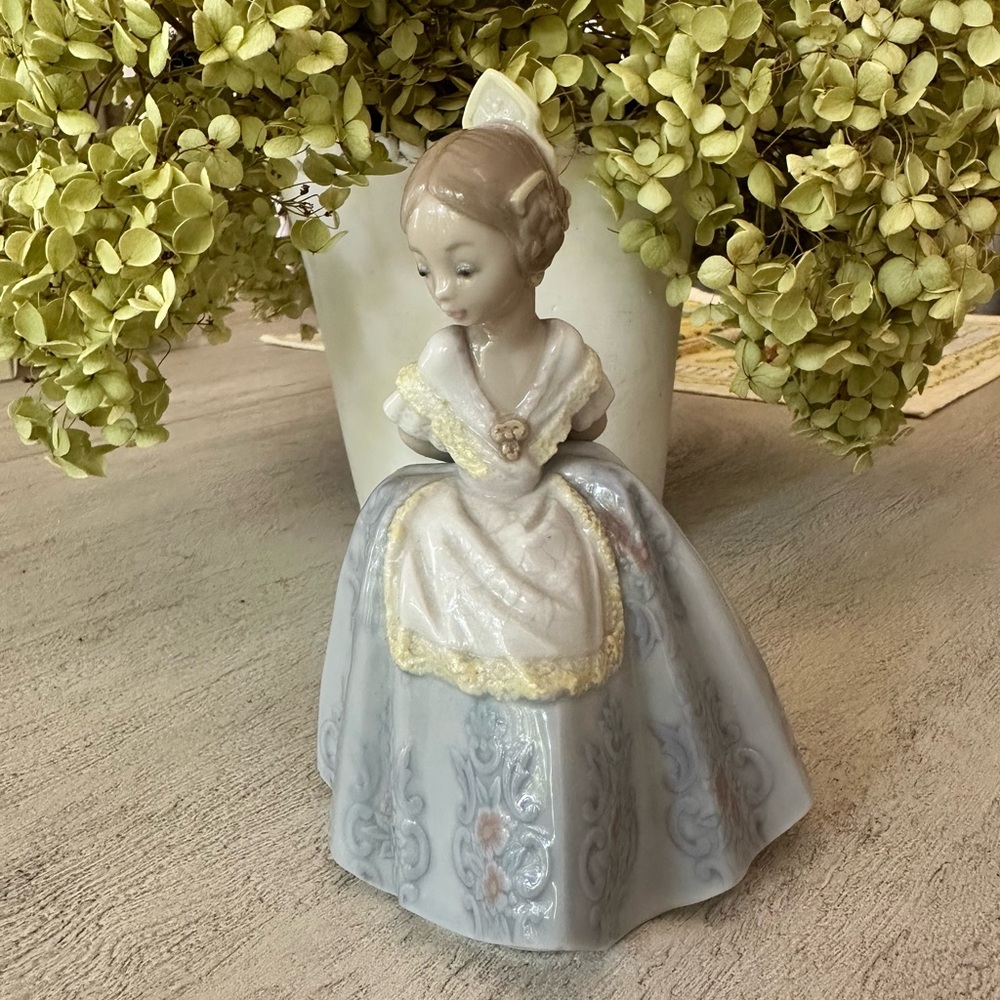 Lladro “Pepita” 5375 *rare+retired* Porcelain figurine MINT condition w/box! - Picture 4 of 9